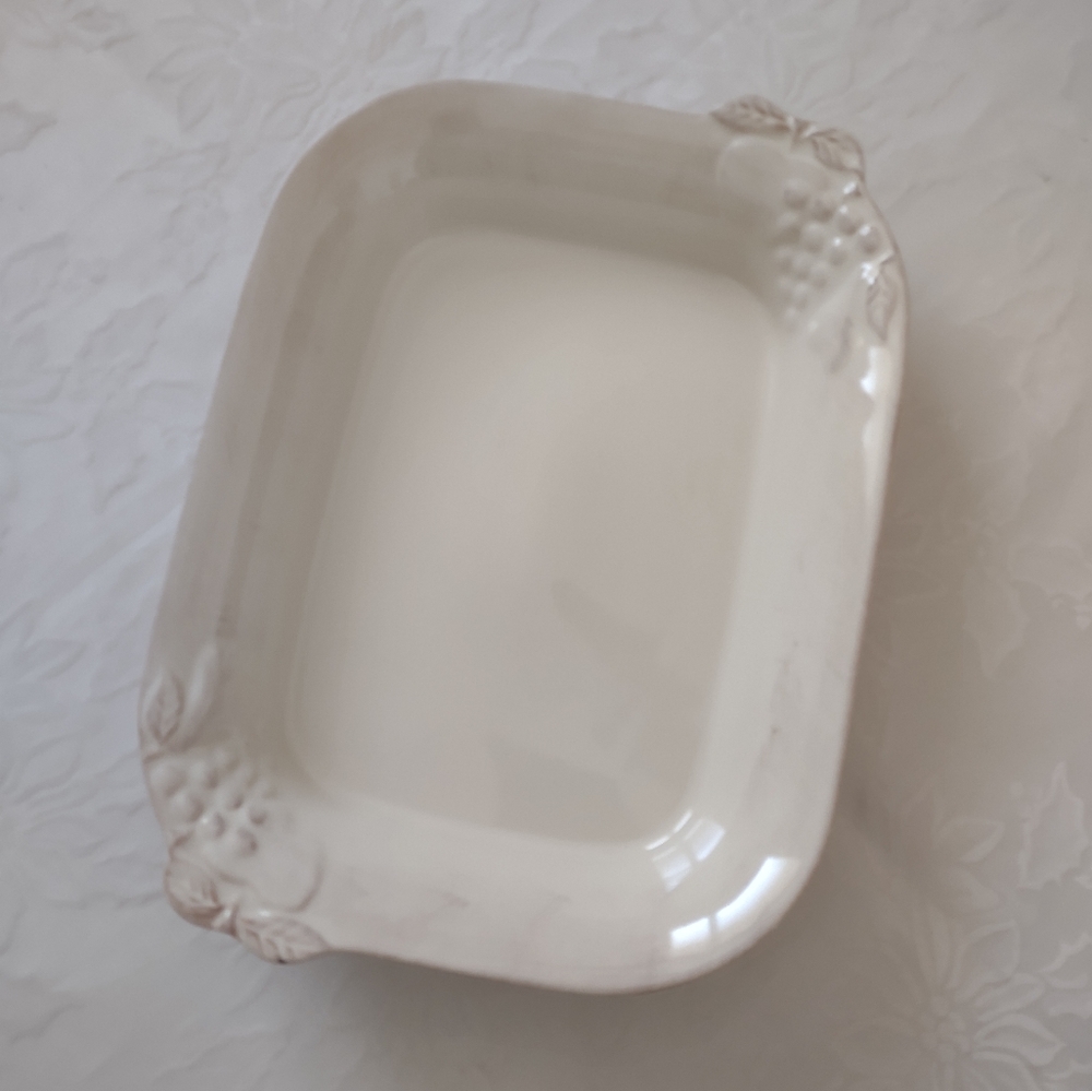 Casafina Portugal Hand painted rectangular fruit embossed baking dish casserole